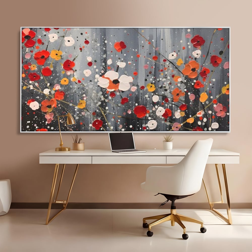 Tablou canvas cu pictura abstracta cu flori si stropi, in rama de aluminiu argintiu, pe perete intr-un birou